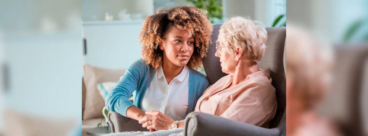 Desde junio de 2023, el Sena ha emitido 5623 certificaciones de competencia laboral a 4960 cuidadores en todo el país. /FOTO: Canva