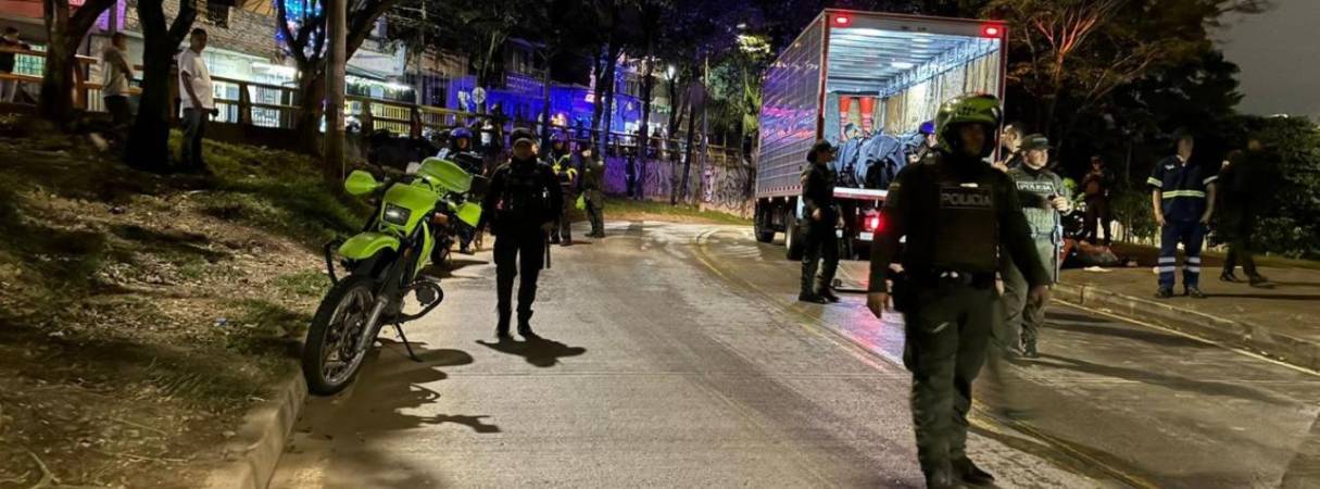 Las motos inmovilizadas eran montadas en camiones luego de realizar intervención en distintos puntos. FOTO: SECRETARÍA DE MOVILIDAD DE MEDELLÍN