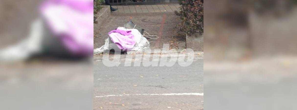 Cuerpo encontrado envuelto en una cobija. FOTO: Q’HUBO MEDELLLÍN 