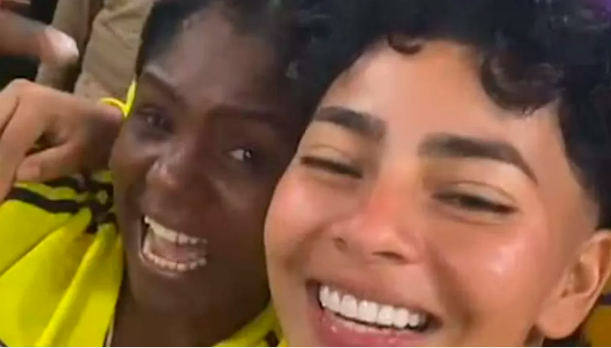 Muñoz realizó un en vivo de la celebración en el camerino y en ella se vio a la política colombiana. / FOTO: CAPTURA DE PANTALLA