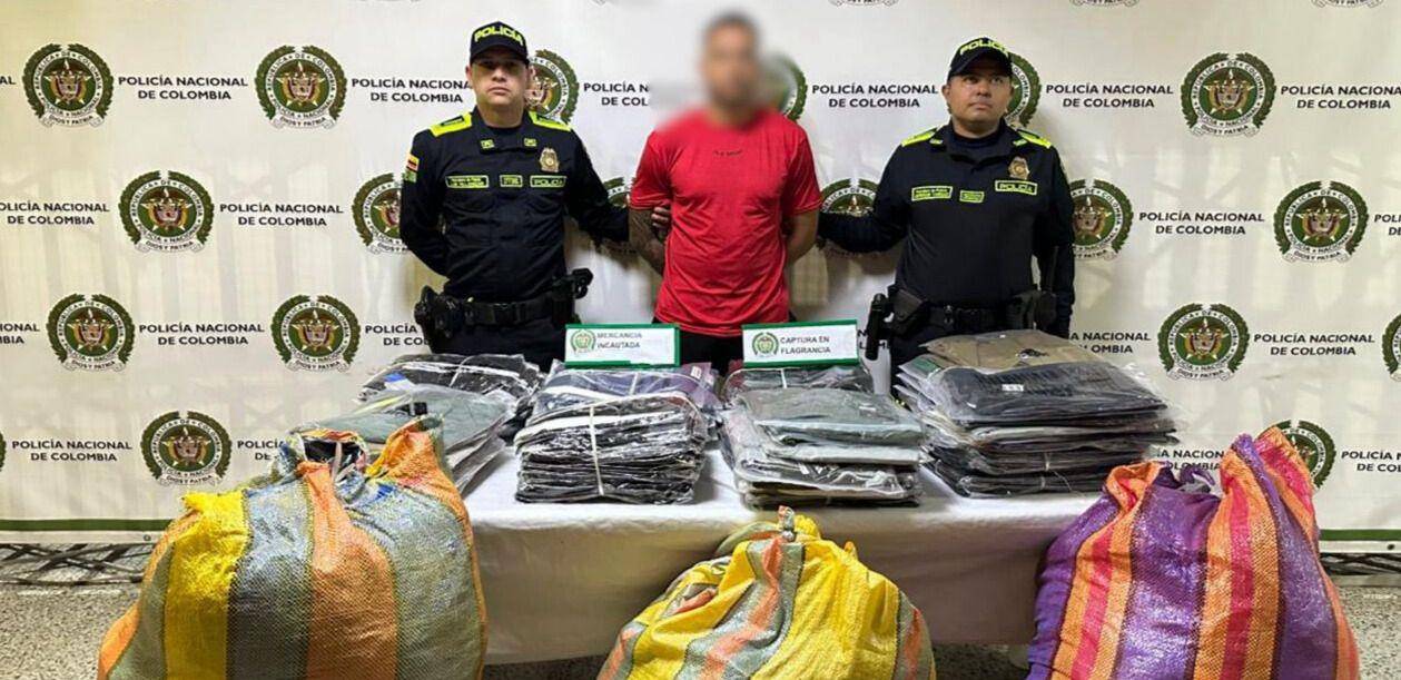 Capturado por el delito de usurpación de derechos de propiedad industrial en el centro de Medellín. <b><span class=mln_small-caps_mln>/FOTO: POLICÍA METROPOLITANA DEL VALLE DE ABURRÁ</span></b>