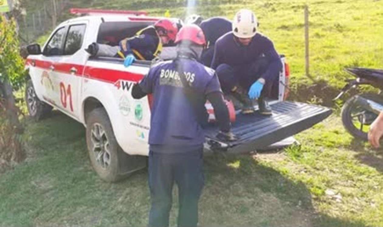 Recuperación del cuerpo de Milton por unidades del Cuerpo de Bomberos de San Carlos. FOTO: ALCALDÍA DE SAN CARLOS