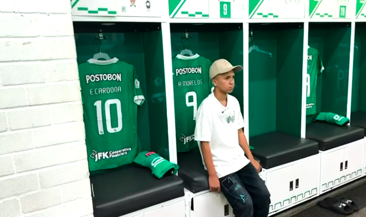 Juan José en el camerino de Atlético Nacional. FOTO: CUARTA BRIGADA