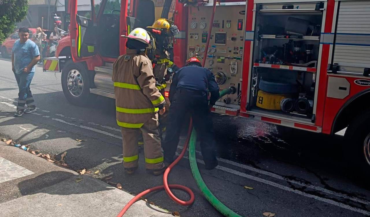 EN IMÁGENES: Incendio en Envigado obligó a evacuación de adultos mayores