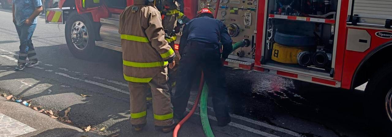 EN IMÁGENES: Incendio en Envigado obligó a evacuación de adultos mayores