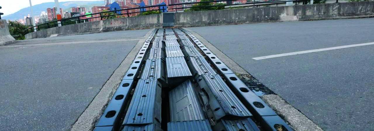 Esta la junta mala en el puente del intercambio vial La Ayurá.