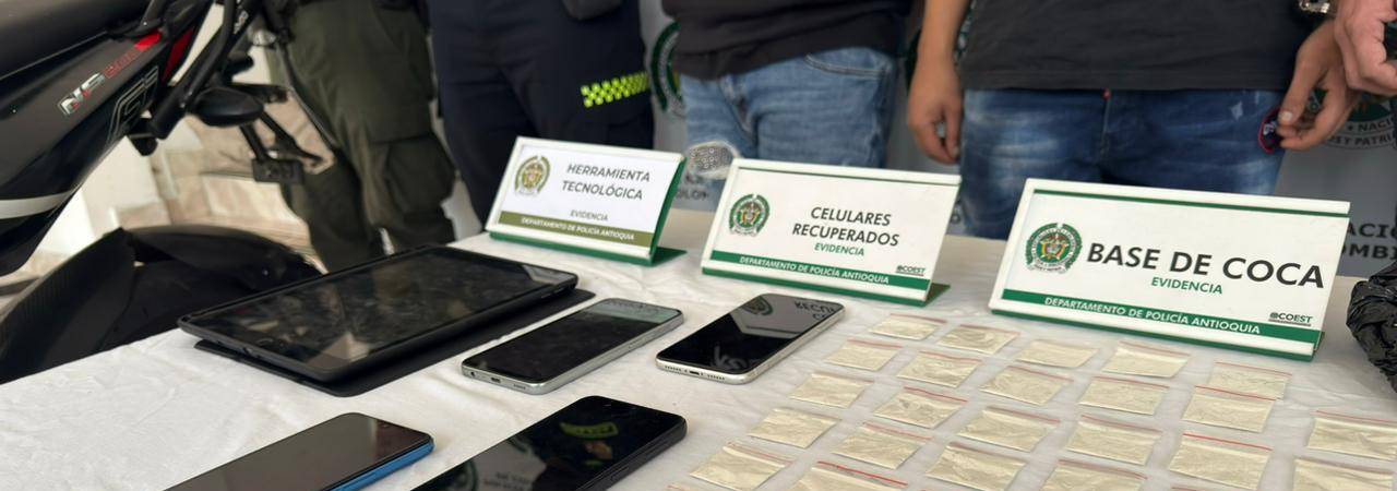 También fueron incautados teléfonos y drogas. / IMAGEN: POLICÍA ANTIOQUIA