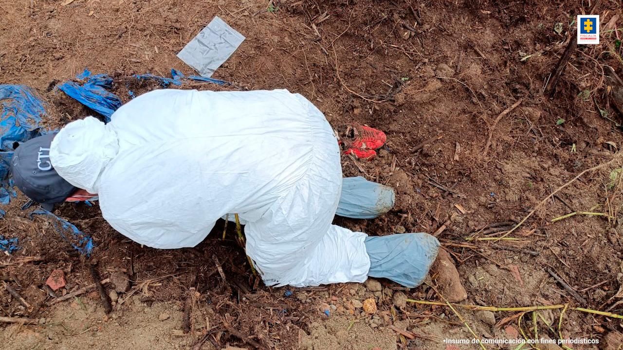 Así fue la exhumación del cuerpo. /FOTO: CORTESÍA