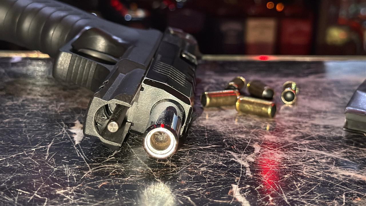 Arma incautada durante el operativo sorpresa en el Parque Lleras. FOTO: ALCALDÍA DE MEDELLÍN