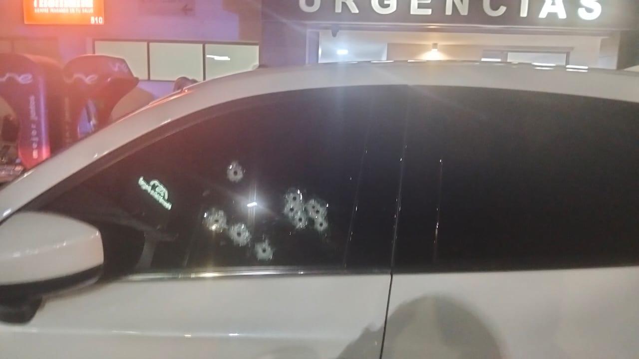 Así quedó el carro de la víctima tras el ataque. <b><span class=mln_small-caps_mln>/ FOTO: ALCALDÍA DE ITAGÜÍ</span></b>