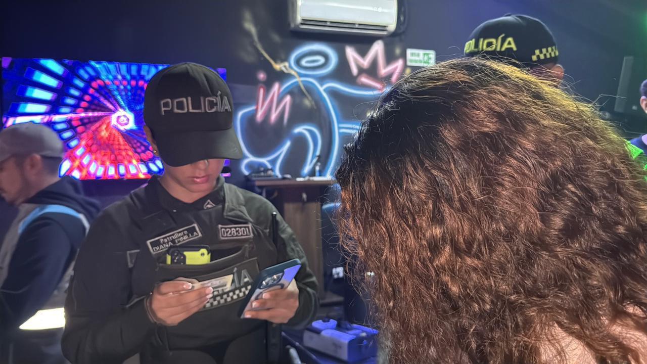 Operativo sorpresa en el Parque Lleras. FOTO: ALCALDÍA DE MEDELLÍN