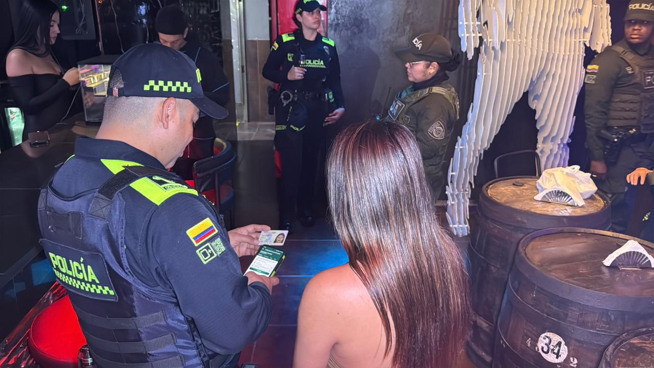 Operativo sorpresa en el Parque Lleras. FOTO: ALCALDÍA DE MEDELLÍN