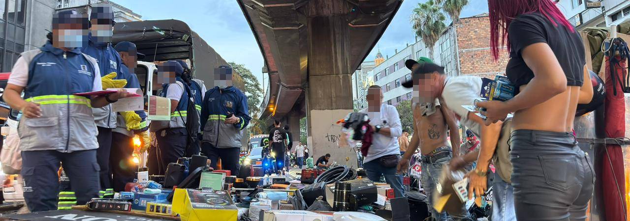 Comerciantes del sector del viaducto de Prado también fueron intervenidos. FOTO: CORTESÍA ALCALDÍA