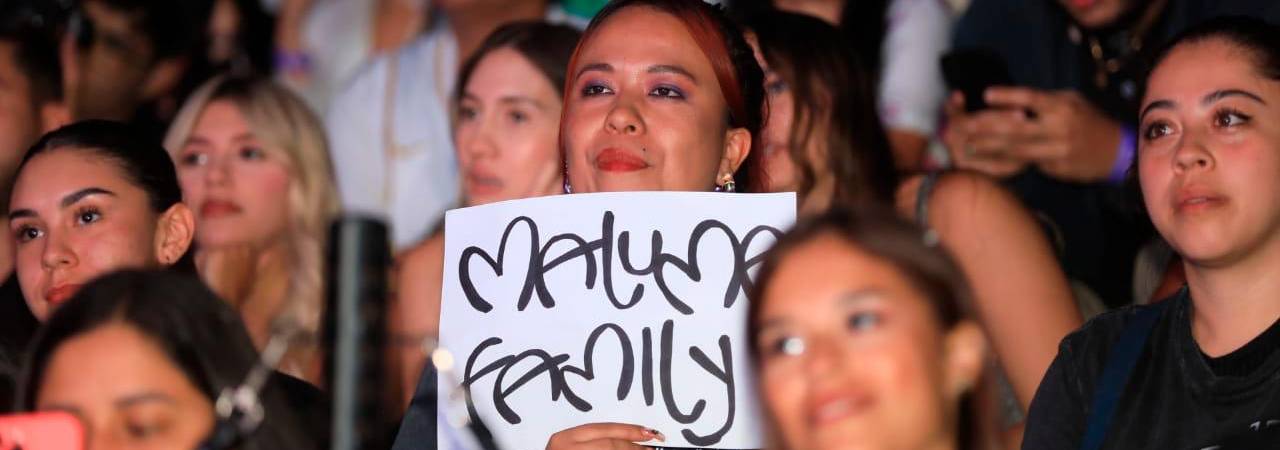 Al final del evento, Maluma se acercó a sus fans para celebrar con ellos el lanzamiento del álbum. /FOTO: ESNEYDER GUTIÉRREZ