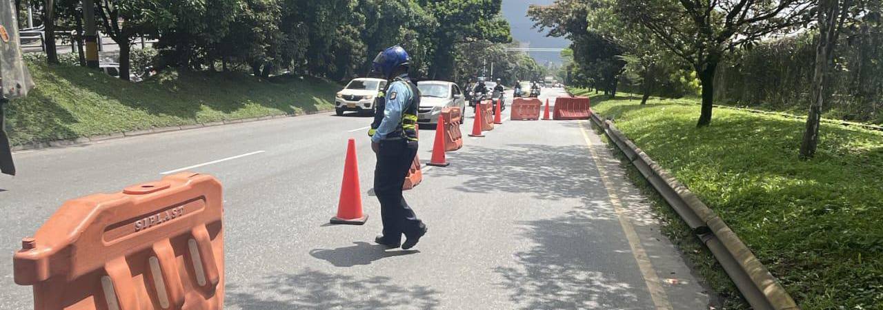 Cierre del carril izquierdo de la avenida Regional, entre las calles 4 Sur y 5 Sur. / FOTO: ALCALDÍA DE MEDELLÍN