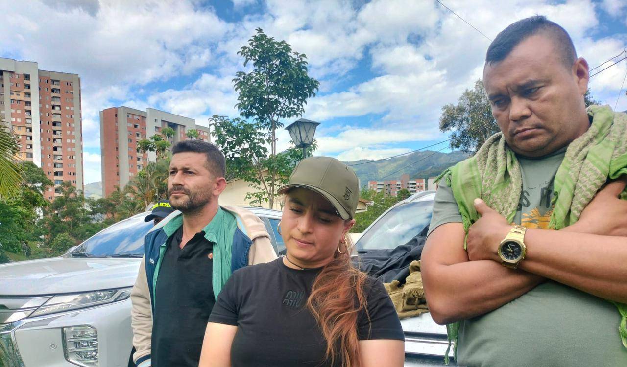 Momento de la captura de alias Calarcá (der). FOTO: GOBERNACIÓN DE ANTIOQUIA