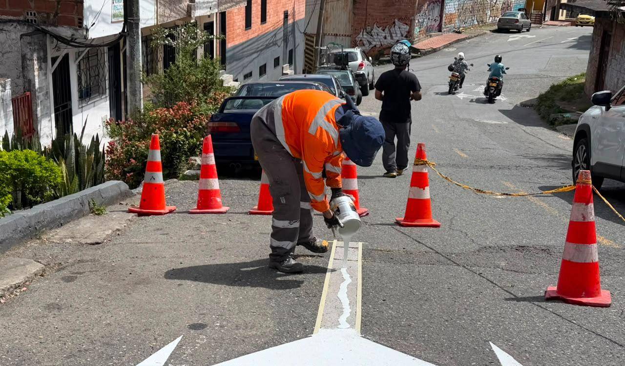 Las vías que tendrán cambios de sentido ya fueron señalizadas. FOTO: ALCALDÍA DE MEDELLÍN