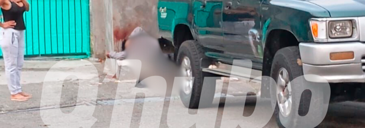 Ricardo José Acevedo Millán quedó tendido en una acera, detrás de un carro. /FOTO: CORTESÍA 