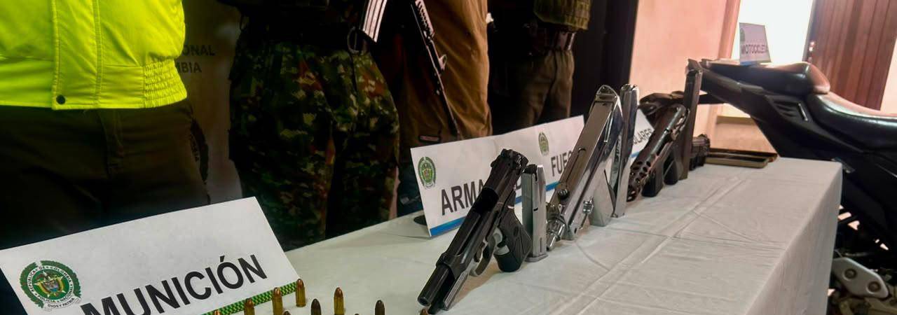 Algunos de los elementos encontrados durante el operativo. FOTO: EJÉRCITO NACIONAL