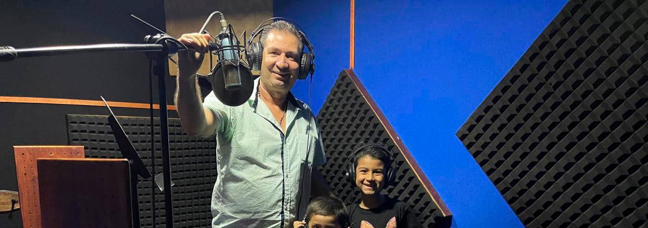 Wilson Gómez y sus hijos, Antony y Gerónimo. /FOTO: CORTESÍA