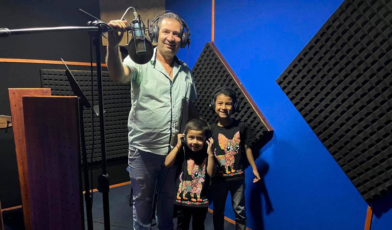 Wilson Gómez y sus hijos, Antony y Gerónimo. /FOTO: CORTESÍA