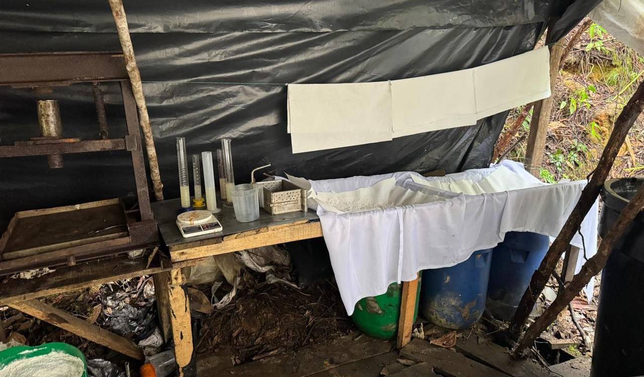 Laboratorio de cocaína en El Peñol. FOTO: EJÉRCITO NACIONAL