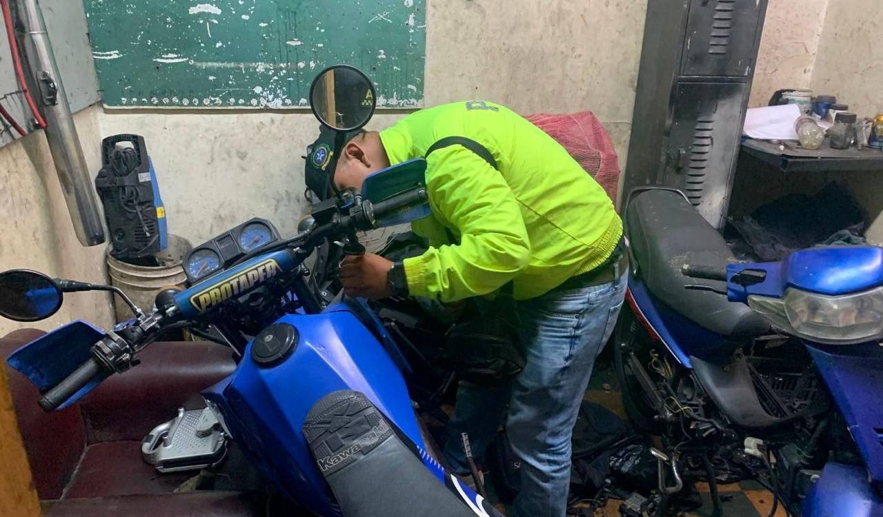 EN FOTOS: Barrida de delincuentes y tatequieto a motociclisas infractores
