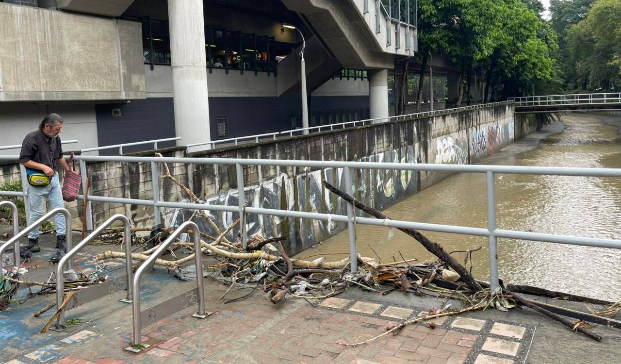 Inundaciones estación Suramericana del Metro de Medellín. <b><span class=mln_small-caps_mln>/ FOTO: SINDY VALLE</span></b>