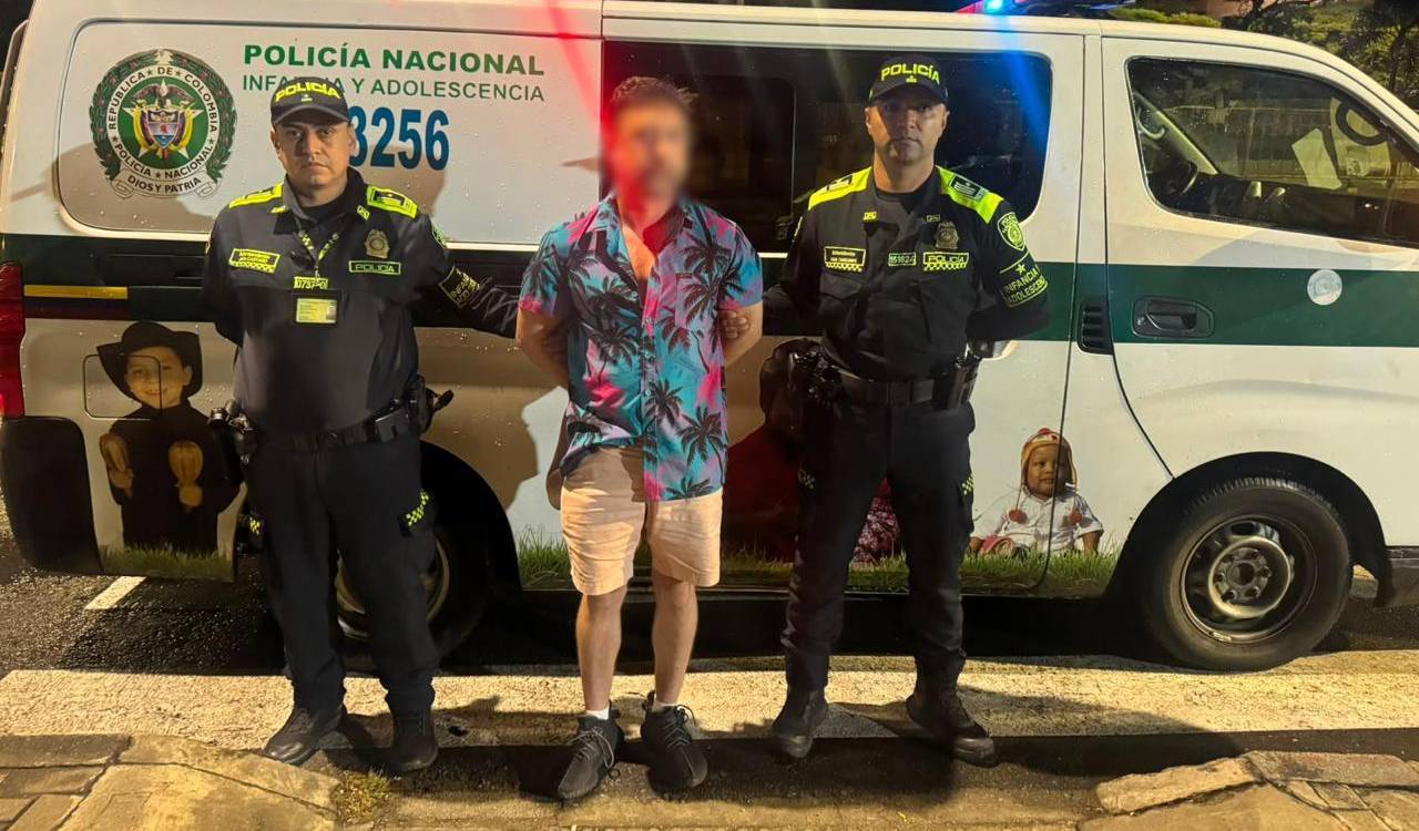 Estadounidense capturado en El Poblado por presunta explotación sexual de menores. <b><span class=mln_small-caps_mln>/FOTO: POLICÍA METROPOLITANA</span></b>