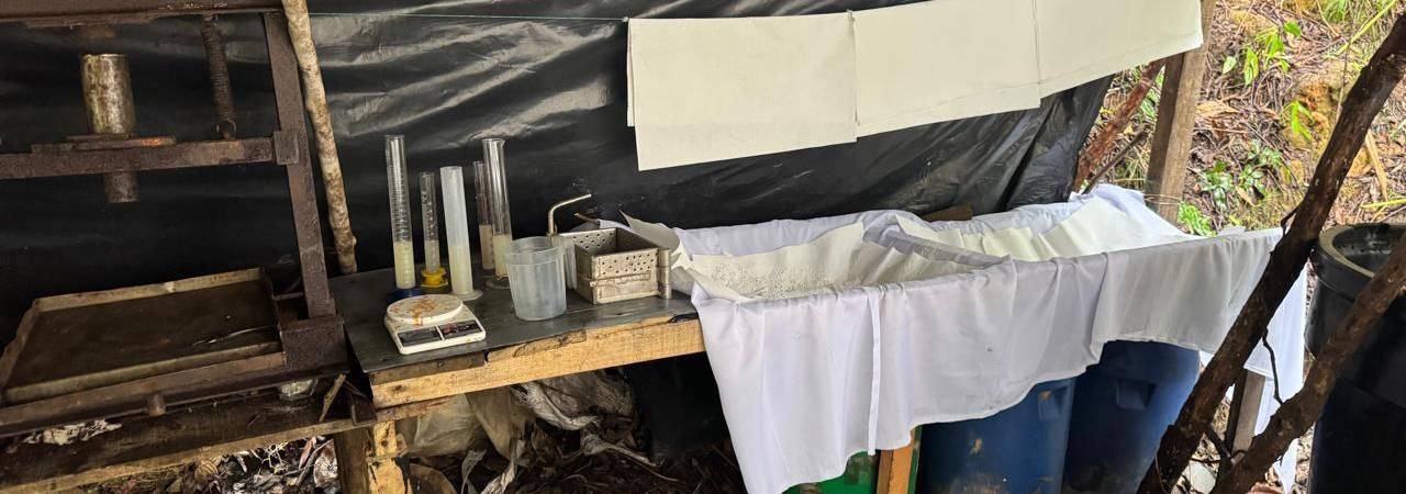 Laboratorio de cocaína en El Peñol. FOTO: EJÉRCITO NACIONAL 