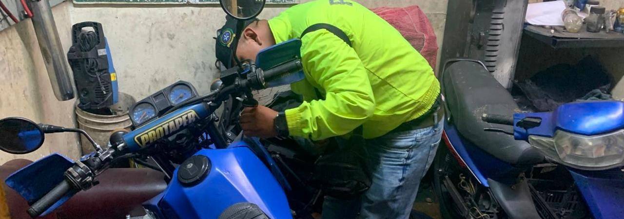EN FOTOS: Barrida de delincuentes y tatequieto a motociclisas infractores