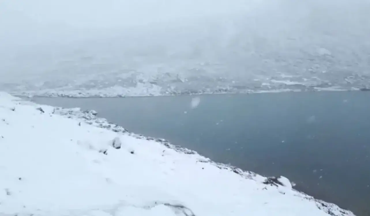Las intensas nevadas afectaron el Monte Everest y otras zonas del Tíbet. <b><span class=mln_small-caps_mln>/ FOTO TOMADA DE REDES SOCIALES</span></b>