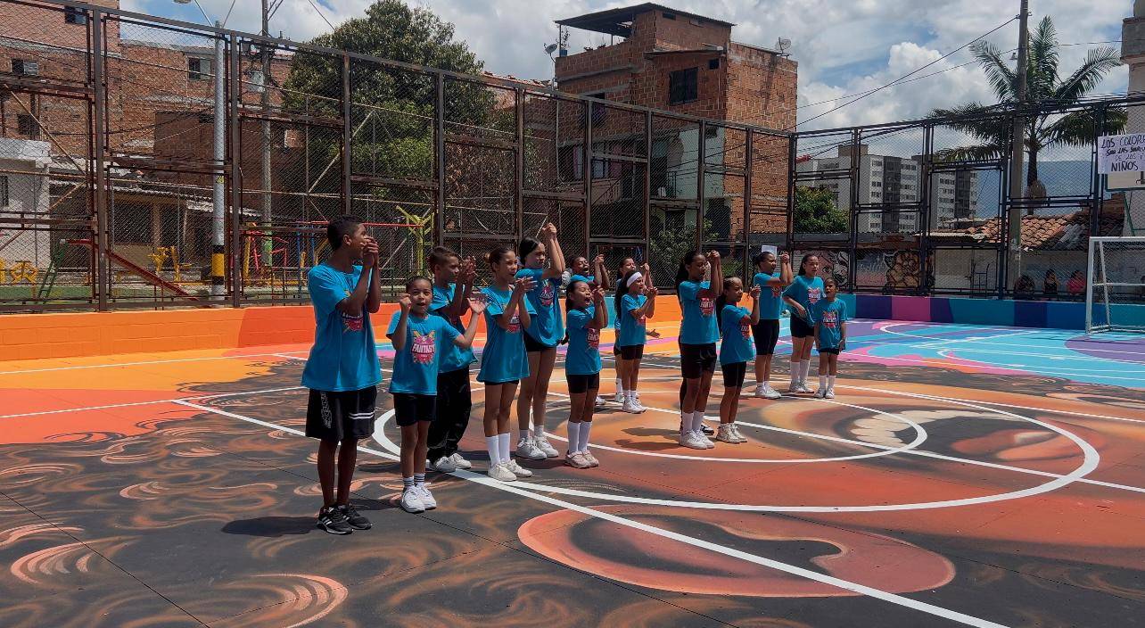 EN IMÁGENES: Pintuco le puso color a Belén Zafra y dejó a todos ¡sin aliento!