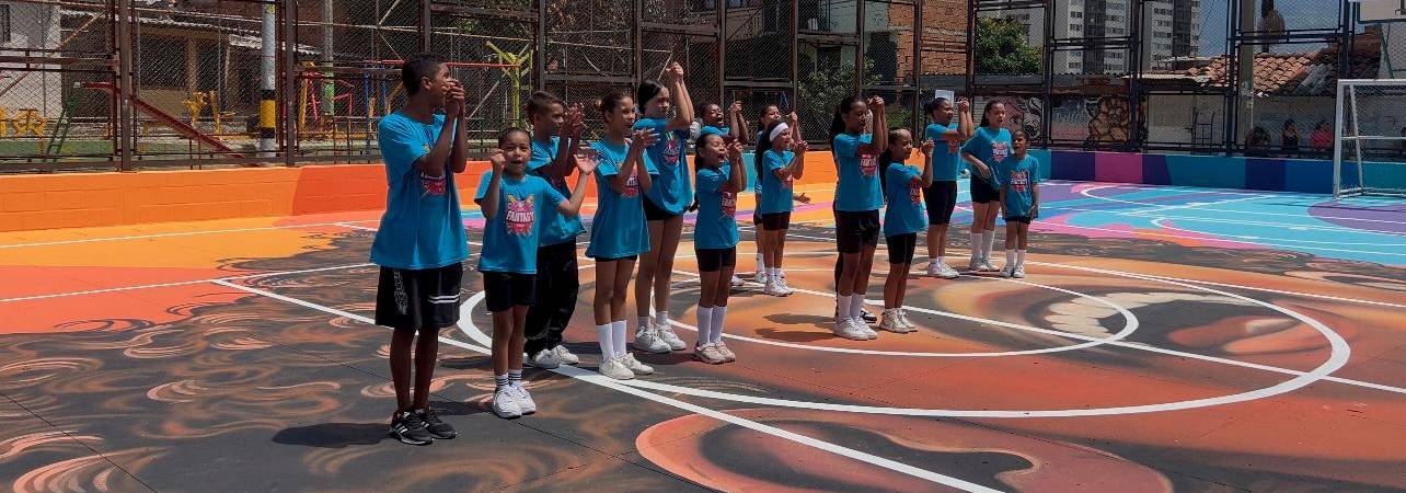 EN IMÁGENES: Pintuco le puso color a Belén Zafra y dejó a todos ¡sin aliento!