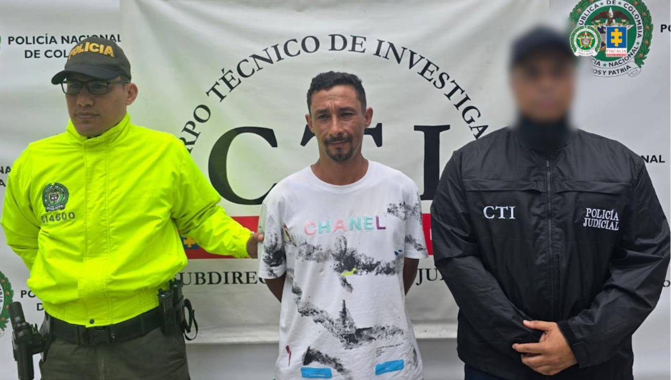 Jorge Alberto Macas Manco, alias ET, tras ser capturado el pasado febrero en el municipio de Nuevo Belén de Bajirá, en Chocó. <b><span class=mln_small-caps_mln>/ FOTO: CORTESÍA</span></b>