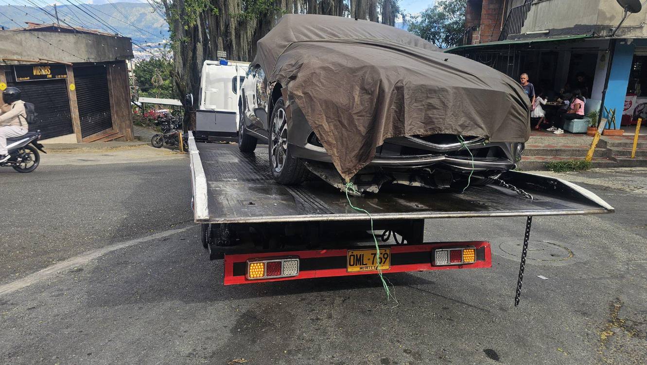 El vehículo involucrado fue trasladado a los patios de la Secretaría de Movilidad de Medellín. <b><span class=mln_small-caps_mln>/FOTO: CORTESÍA</span></b>