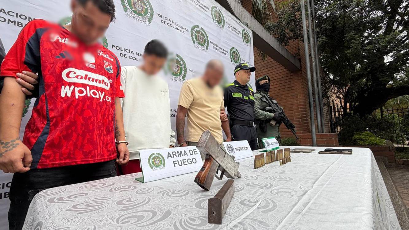Captura de tres presuntos integrantes del grupo delincuencial El Salado. FOTO: POLICÍA METROPOLITANA VALLE DE ABURRÁ