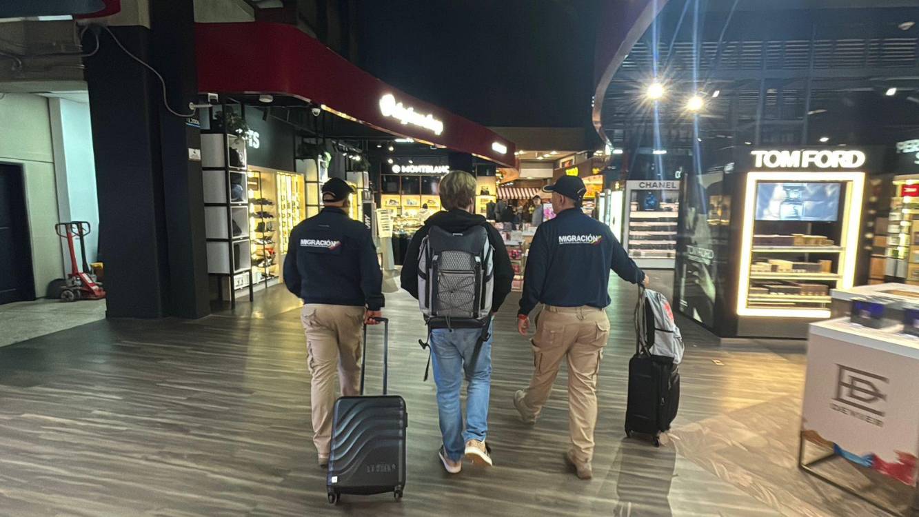 Fue llevado hasta Estados Unidos en calidad de expulsado. FOTO: MIGRACIÓN COLOMBIA