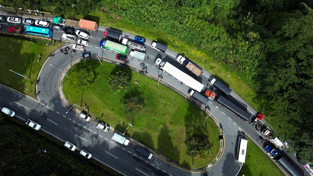 Así se veía ayer desde el aire la variante a Caldas. / FOTO: MANUEL SALDARRIAGA.