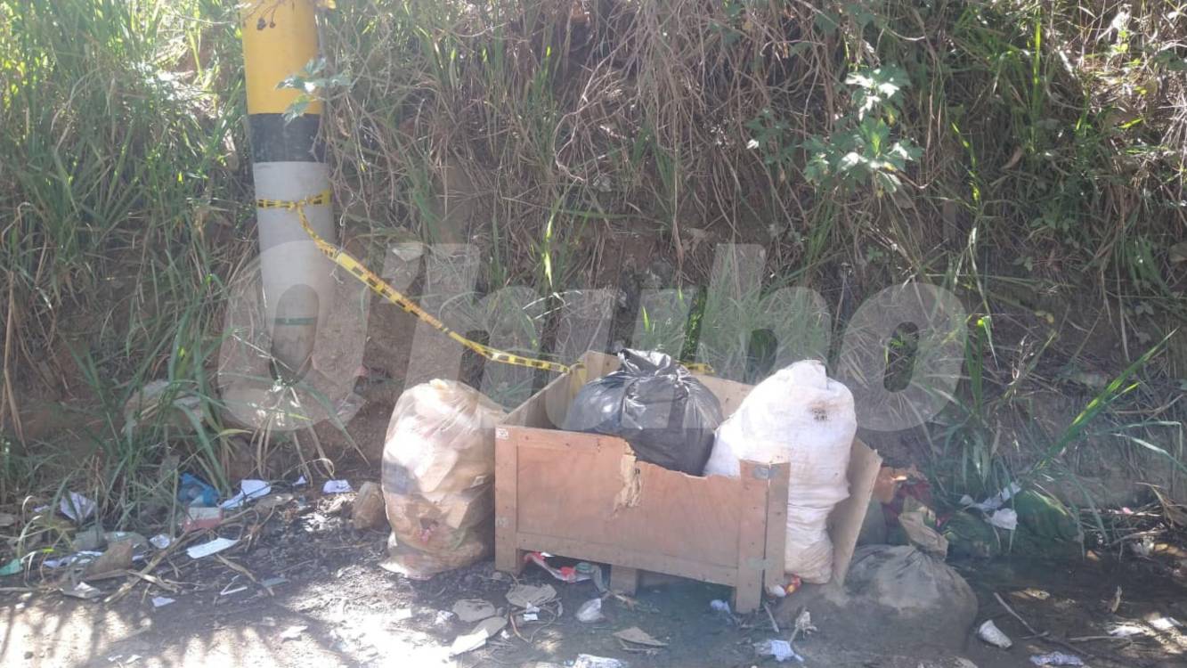 En este lugar patrulleros de la Policía encontraron el cadáver que estaba dentro de un costal a rayas. FOTO: GUILLERMO LEÓN OSPINA MUÑOZ