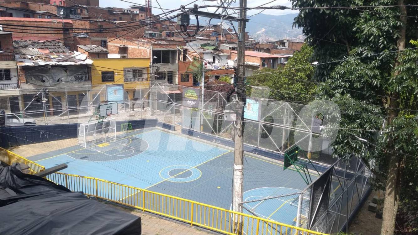 Esta es la cancha del Tierrero del barrio Popular 1, donde ocurrió la riña. FOTO: GUILLERMO LEÓN OSPINA MUÑOZ