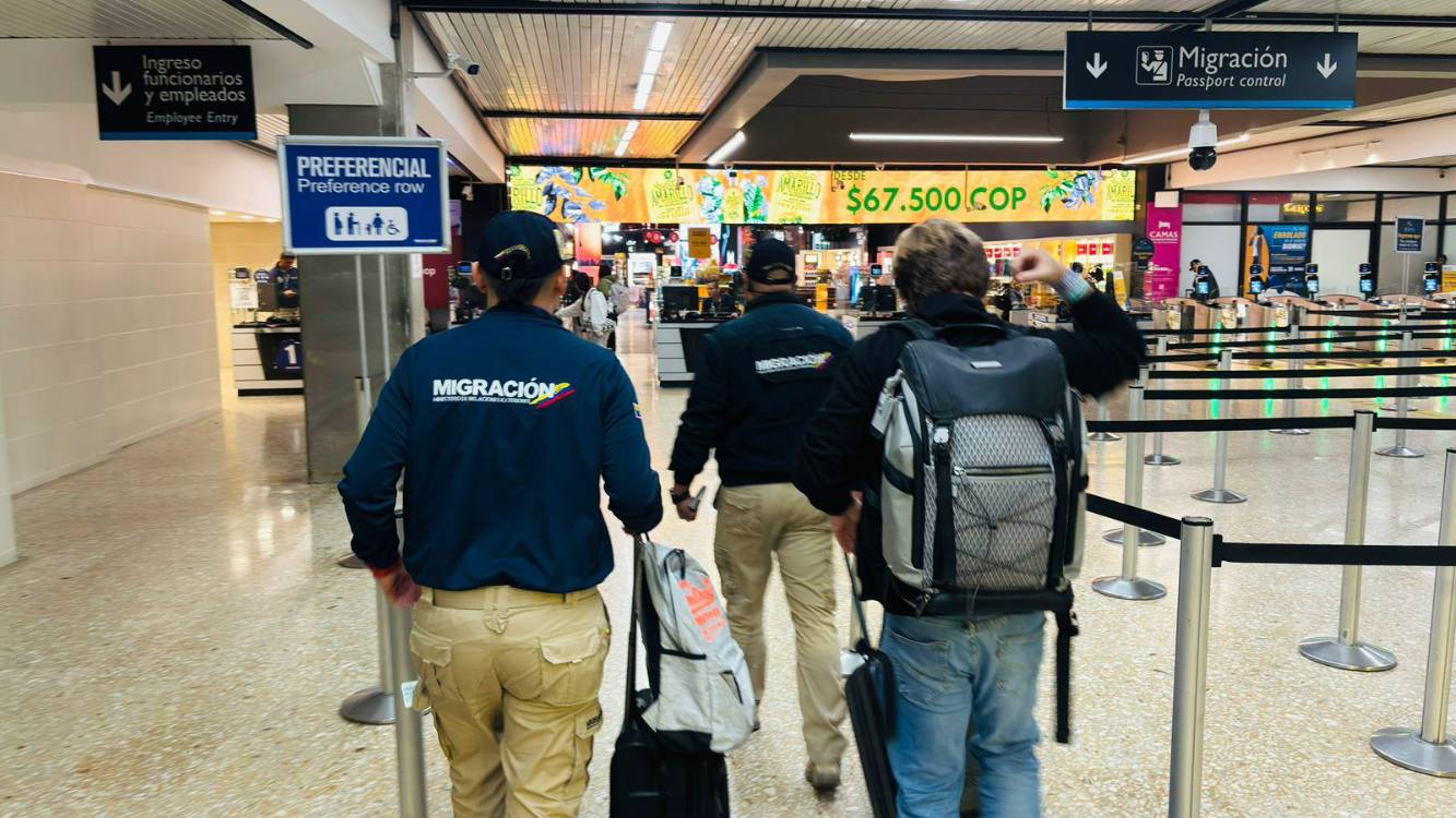 Fue llevado hasta Estados Unidos en calidad de expulsado. FOTO: MIGRACIÓN COLOMBIA