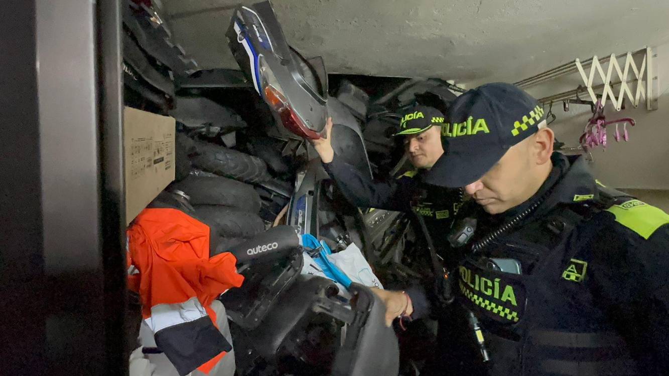 EN VIDEO: Buscaban moto robada y hallaron un desguazadero de vehículos