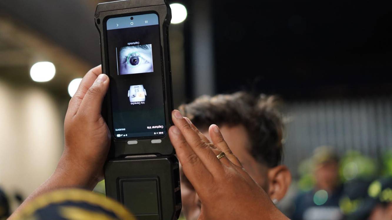 Migración Colombia cuenta con equipos de alta tecnología para detectar identidades. FOTO: MIGRACIÓN COLOMBIA