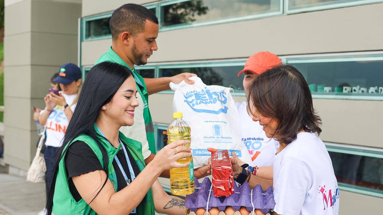 Madrinas Cero Hambre, las mujeres que llevan esperanza a los barrios