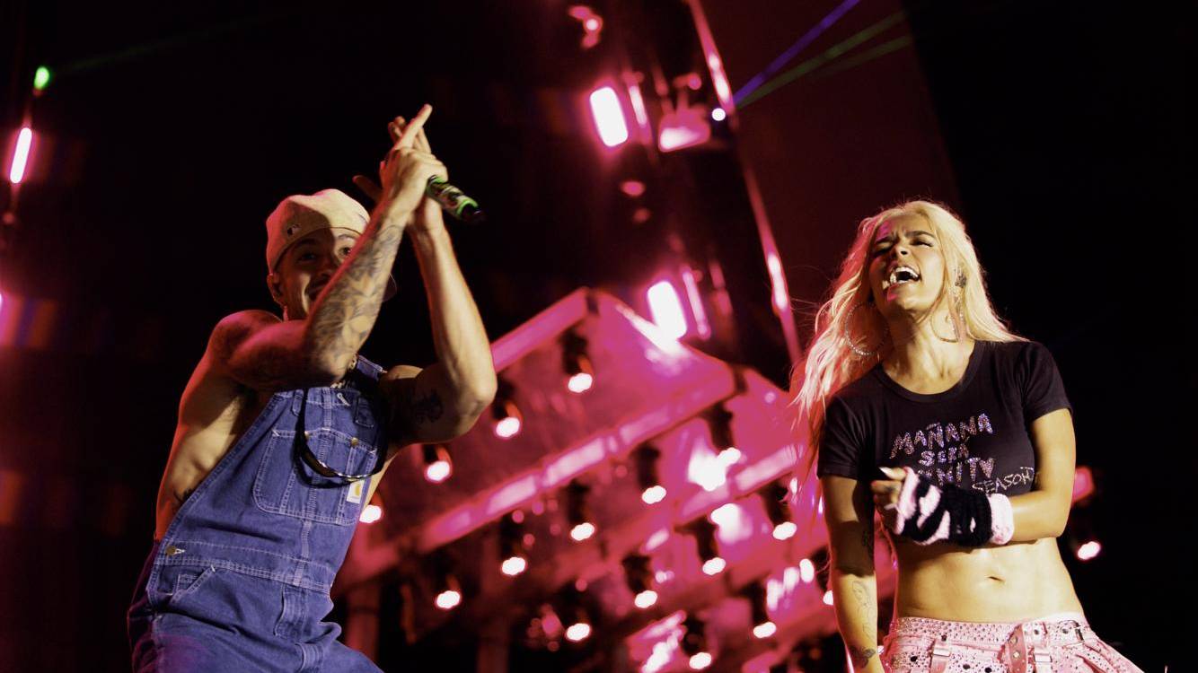 EN VIDEO: Además del baile, Feid y Karol G salieron del Atanasio agarraditos de la mano