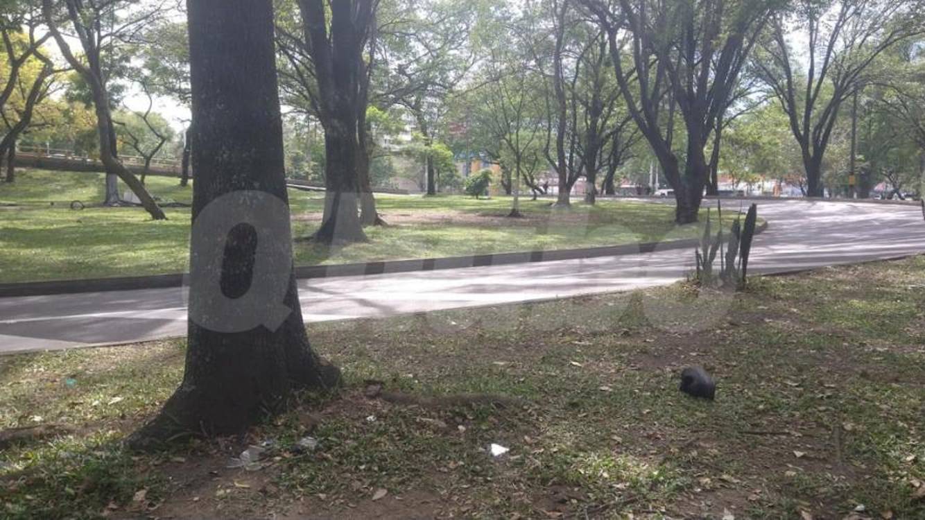 Aquí fue donde cayó Alejandro Marín Castaño para ser llevado a centro asistencial donde murió. FOTO: GUILLERMO OSPINA MUÑOZ
