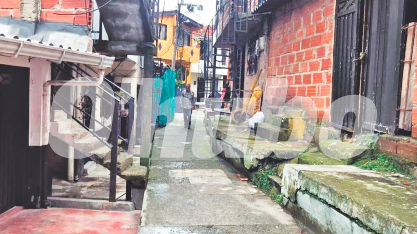 Por este callejón escapó el señalado asesino que es buscado por la Policía Metropolitana. <b><span class=mln_small-caps_mln>/FOTOS: LAURA ROSA JIMÉNEZ VALENCIA</span></b>