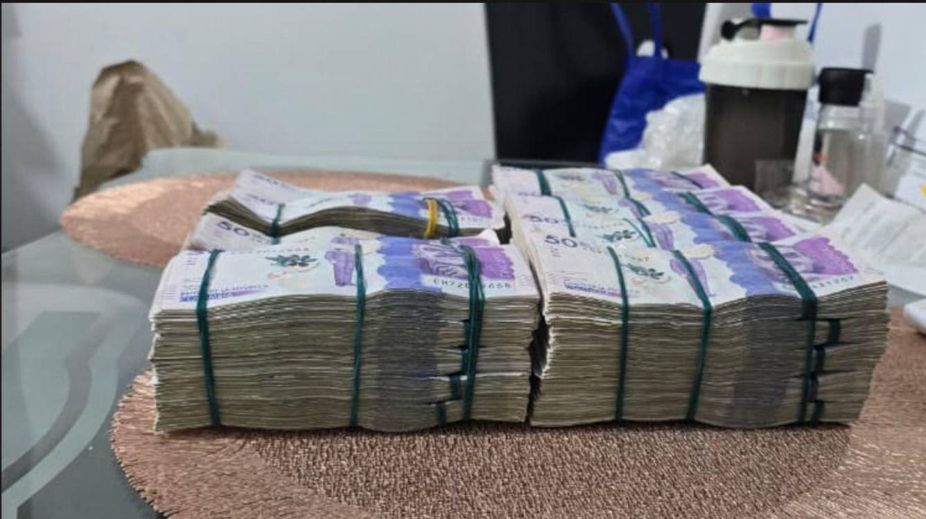 Dinero en efectivo que fue hallado. FOTO: POLICÍA NACIONAL