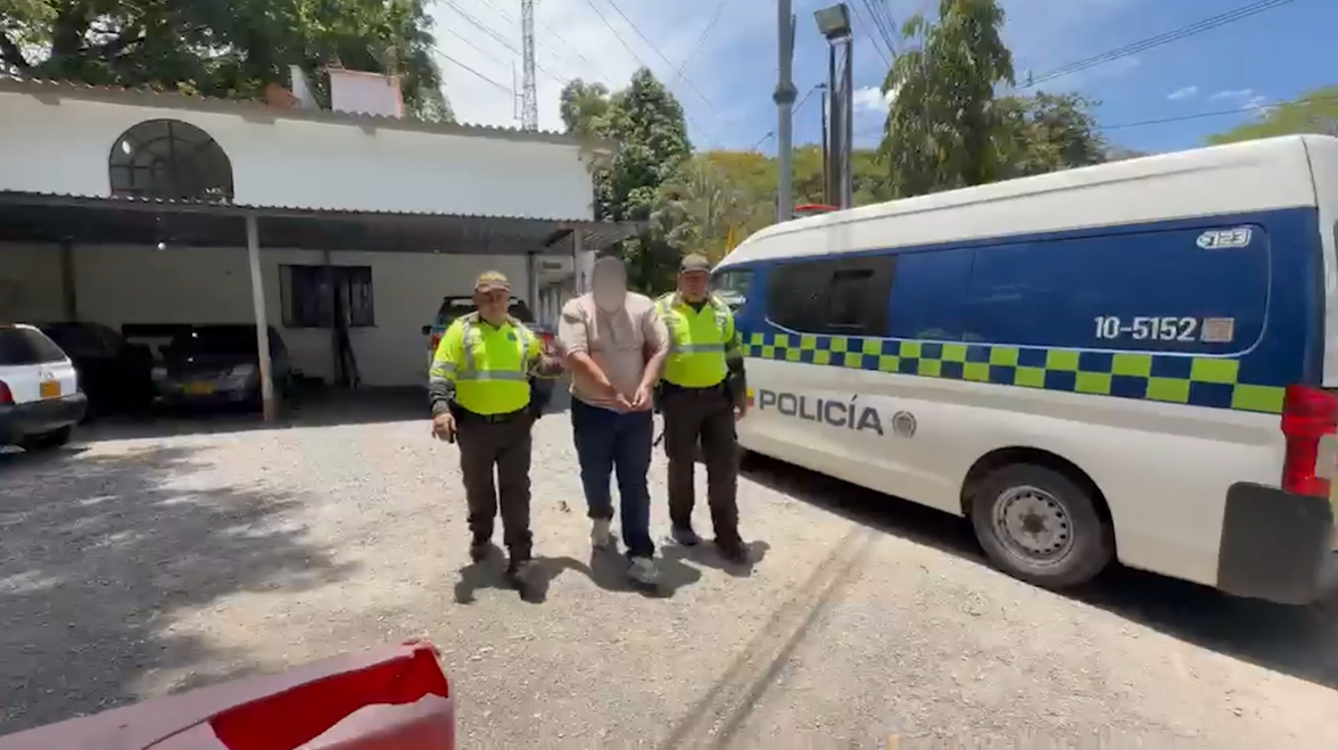 El hombre que se movilizaba en el vehículo interceptado. FOTO: TOMA DE VIDEO - POLICÍA ANTIOQUIA